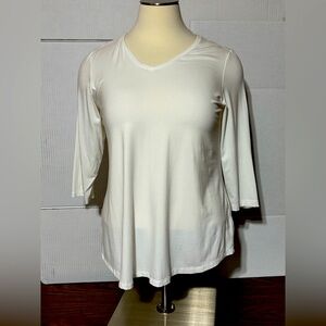 JM Collection 1X Women's White V-Neck 3/4 length sleeve body flattering top